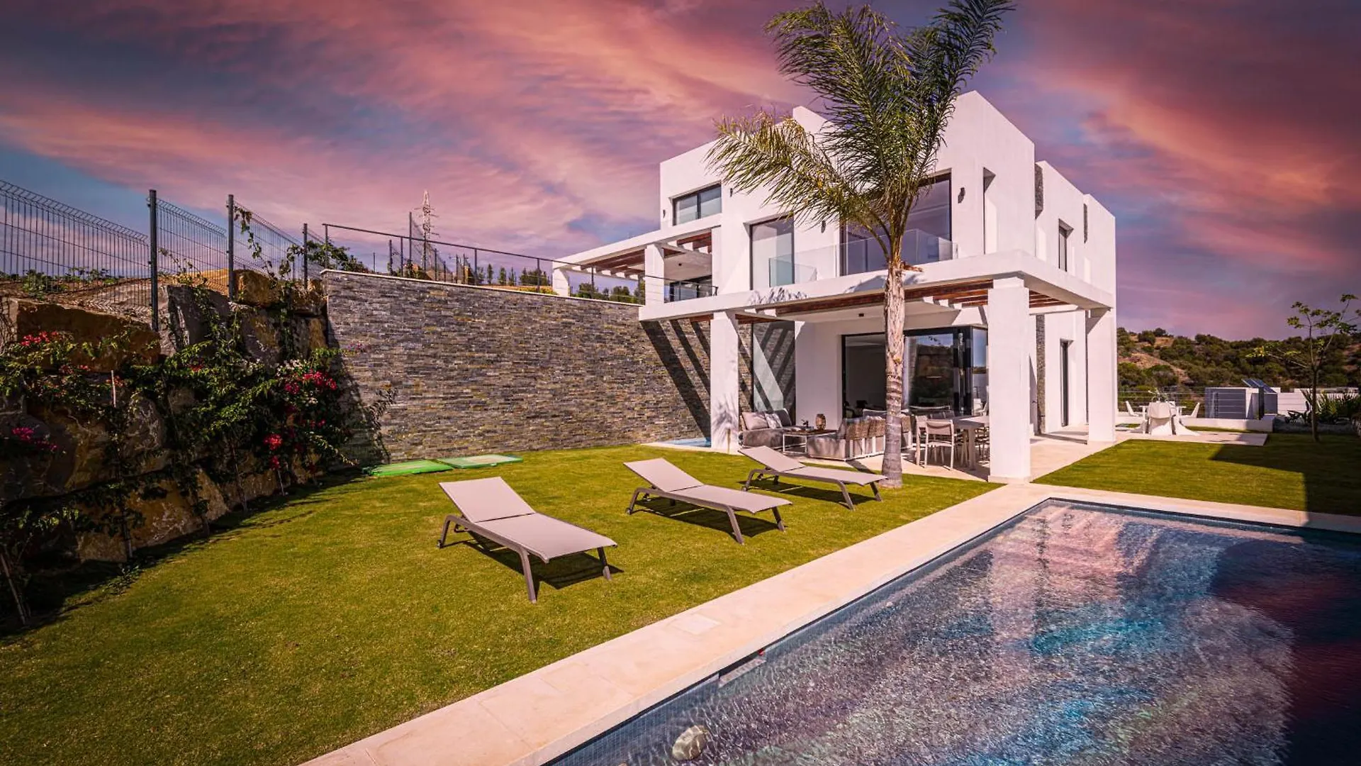 Modern Villa Cabopino Малага 0*,